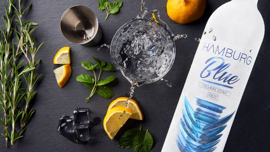 Vodka Lemon Cocktail zum selber machen | Erfrischend und leicht säuerlich überzeugt er in allen Bars auf der Welt. Ein Klassiker für den Sommer